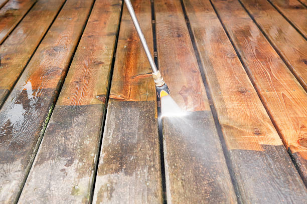 Best Pool Deck Cleaning  in Vaville, CA